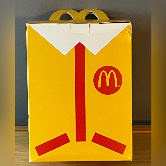 Hello Kitty x MacDonald Limited Edition Plush - Picture 3 of 3